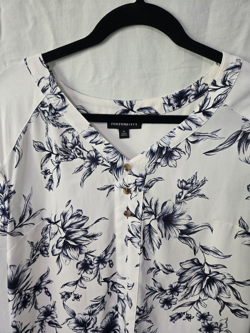 FORTUNE + IVY Joanna Natu V-Neck Floral Button Front Top - White/Navy - Picture 3 of 7